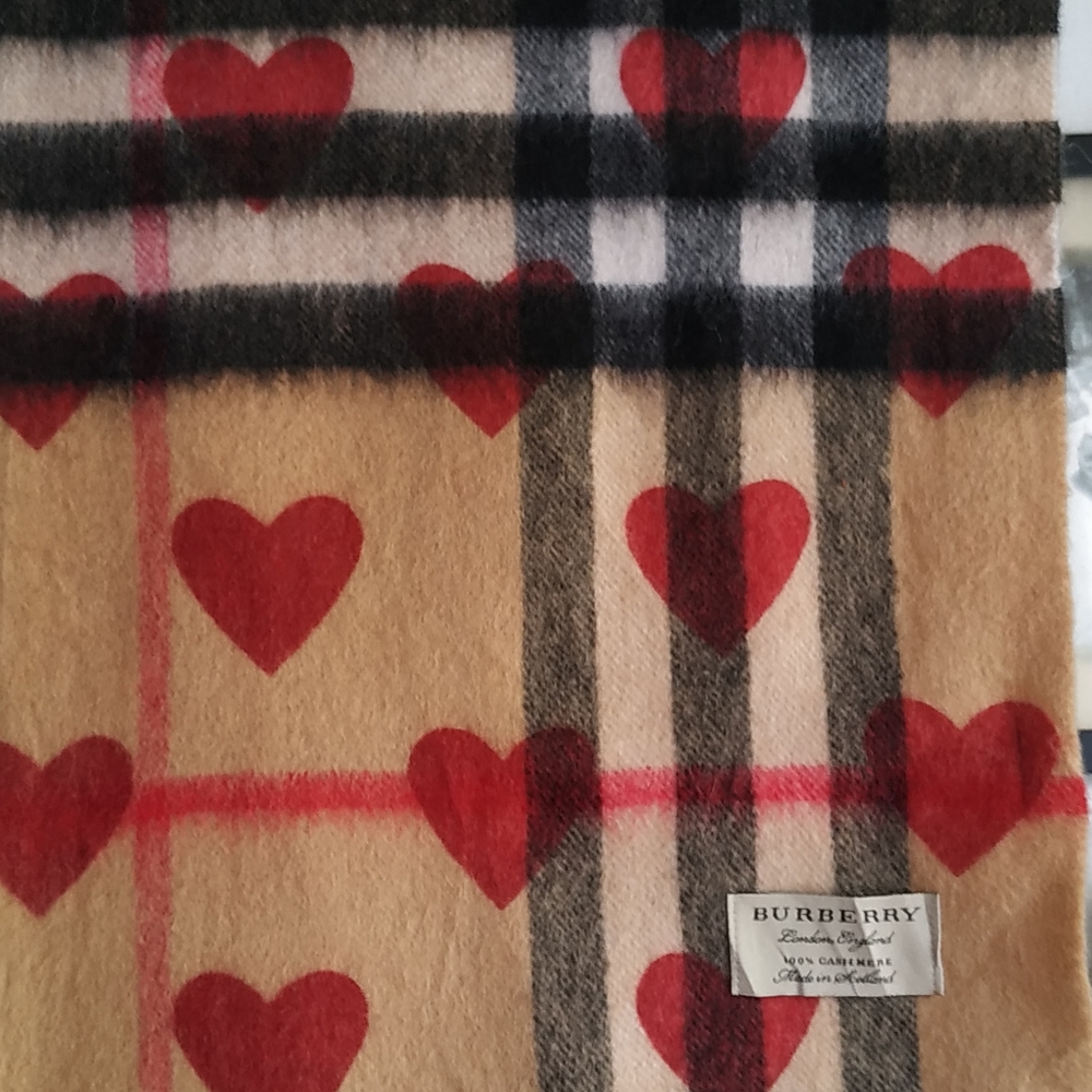 Burberry Heart Print Reversible Cashmere Scarf /Wrap (Rare ) - Picture 8 of 10